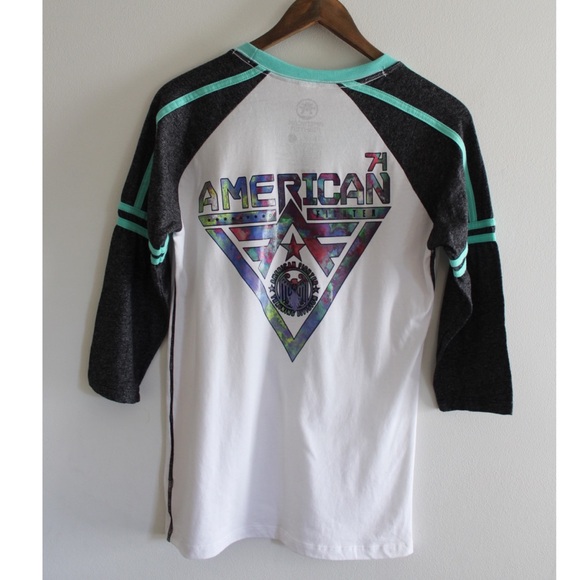 Buckle American Fighter NWT Alaska Galaxy 3/4 Raglan Embossed Technicolor Top L - Picture 3 of 6
